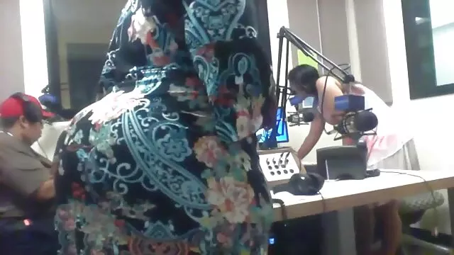 Mitaan regarde un x peliculas italianas amant baiser sa femme