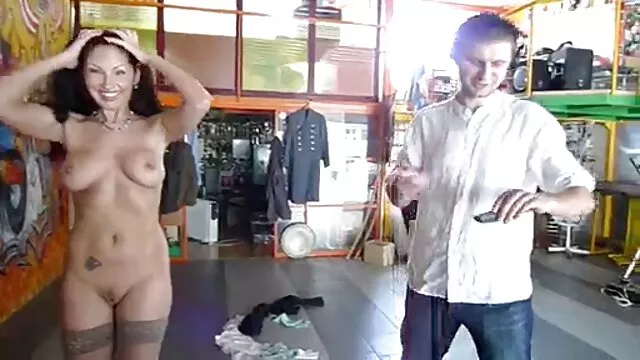 Adolescente lujuriosa tiene sexo lésbico cine x gay gratis con un viejo vecino