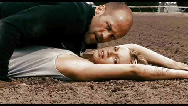 ¡La milf rabadilla redonda productoras cine x Sara Jay abofetea y folla a la joven Nina Kayy!