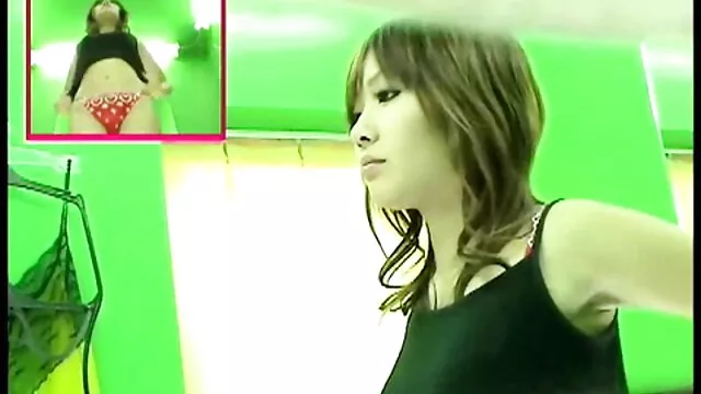 Los adolescentes empapados quieren intercambiar su pase peliculas tres x para adultos